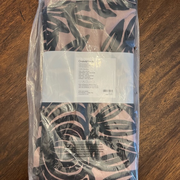 NIP Crate&Barrel Chrysa Embroidered Table Runner - Picture 4 of 4